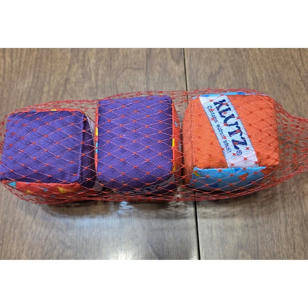 Klutz Juggling Cubes Set of 3 Multicolored Square Bean Bags Walnut Shell Fill